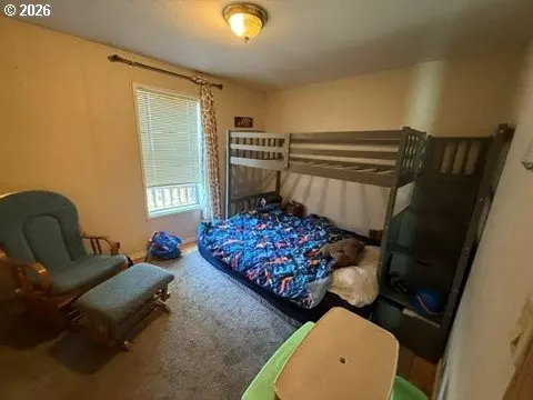Bedroom - 550 Lochaven Ave, Springfield, OR 97477 photo 4 of 4