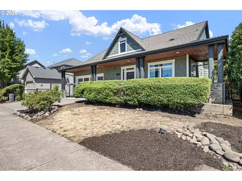 Exterior - 962 T St, Springfield, OR 97477 photo 3 of 7
