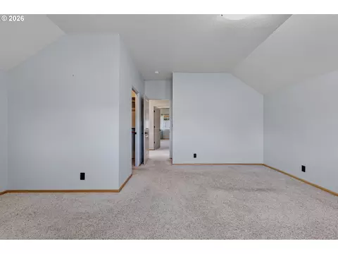 Bedroom - 962 T St, Springfield, OR 97477 photo 6 of 8
