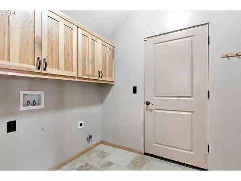 Other - 962 T St, Springfield, OR 97477 photo 5 of 7