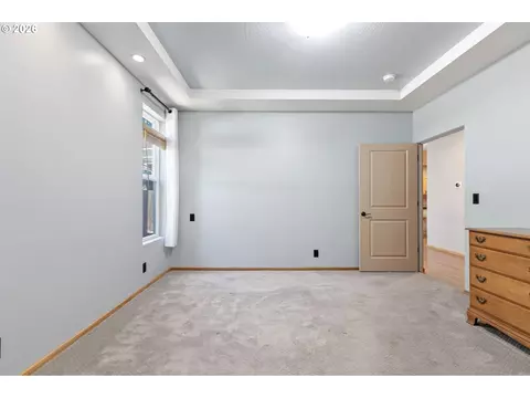 Bedroom - 962 T St, Springfield, OR 97477 photo 3 of 8