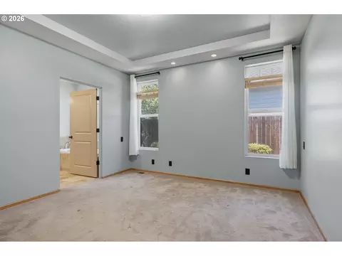 Bedroom - 962 T St, Springfield, OR 97477 photo 1 of 8