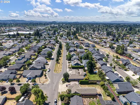 View/Area - 962 T St, Springfield, OR 97477 photo 3 of 4