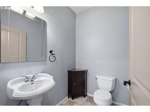 Bath - 962 T St, Springfield, OR 97477 photo 1 of 5