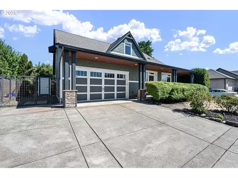 Exterior - 962 T St, Springfield, OR 97477 photo 4 of 7
