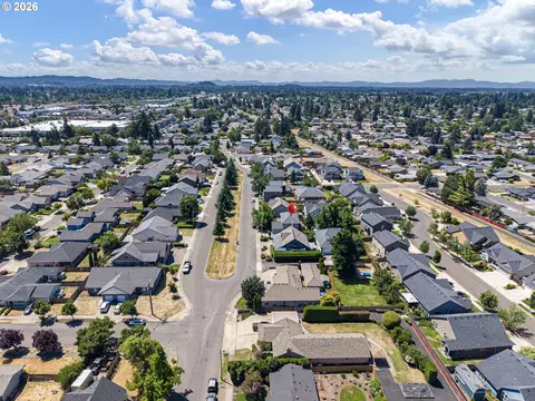 View/Area - 962 T St, Springfield, OR 97477 photo 4 of 4