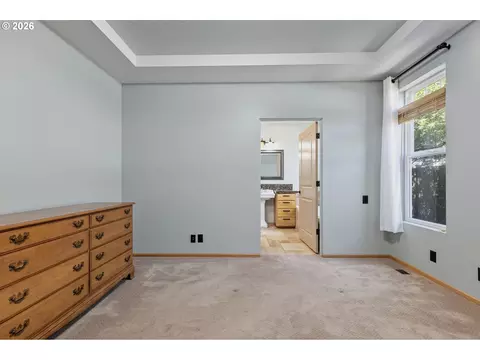 Bedroom - 962 T St, Springfield, OR 97477 photo 2 of 8