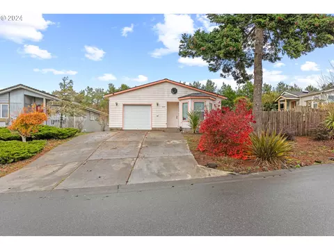 937 Stillwater Dr, Coos Bay, OR 97420