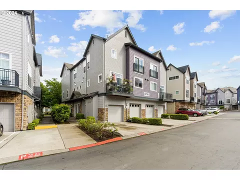 10781 NE Red Wing Way #201, Hillsboro, OR 97006