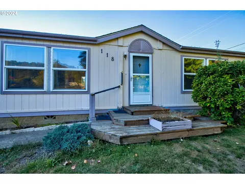 118 Heatherwood Ln, Roseburg, OR 97471