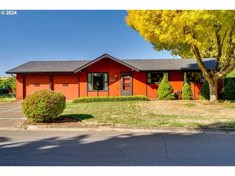 2482 Canterbury St, Eugene, OR 97404