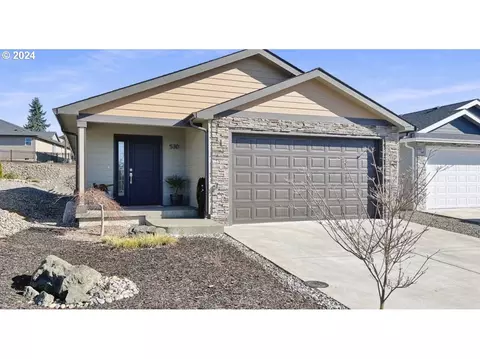 530 Fairway Estates Dr, Sutherlin, OR 97479