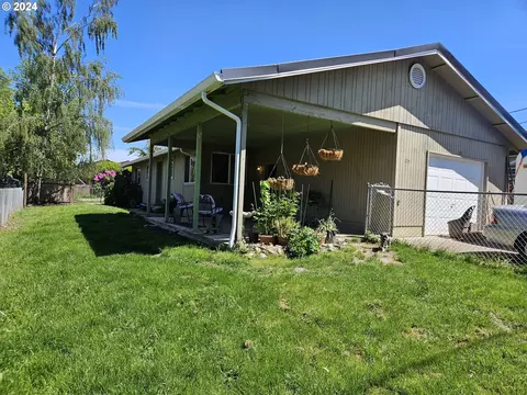 105 Enos St, Amity, OR 97101