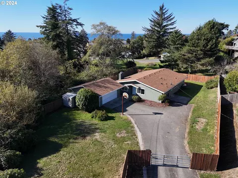 613 Easy Manor Dr, Brookings, OR 97415