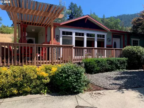 454 Knoll Terrace Dr, Canyonville, OR 97417