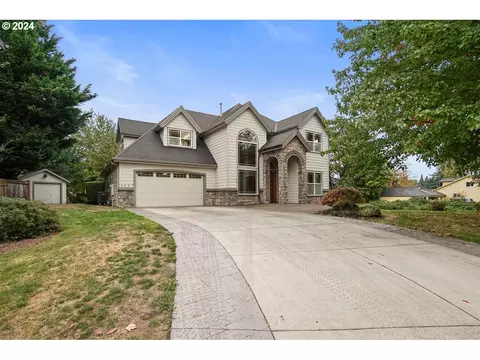 9427 NE River Point Cir, Portland, OR 97211