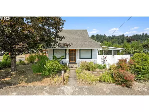 1044 Birch Ave, Cottage Grove, OR 97424