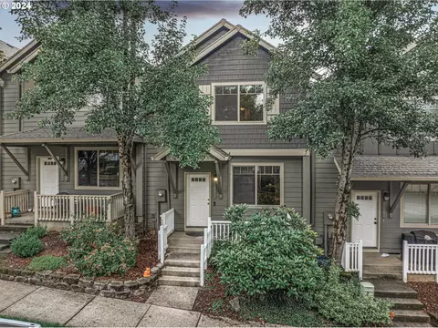 38563 Cascadia Village Dr, Sandy, OR 97055