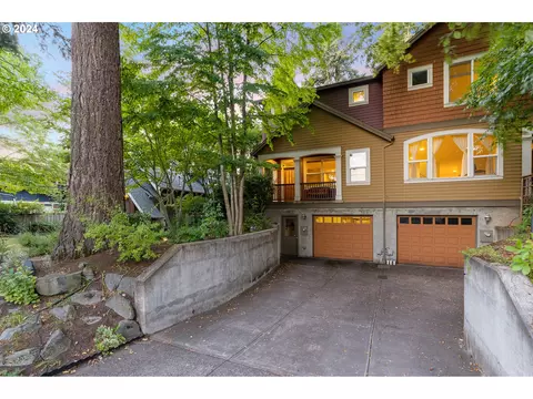 3823 SE Woodward St, Portland, OR 97202