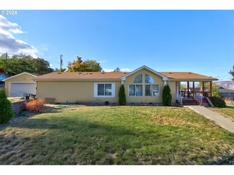 220 E 14th St, The Dalles, OR 97058