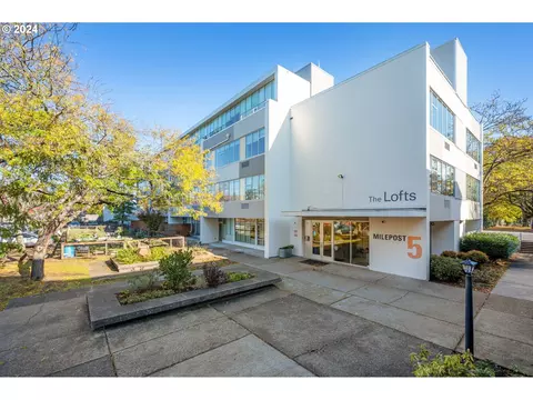 900 NE 81st Ave #307, Portland, OR 97213