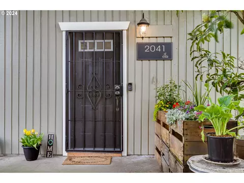 2041 W 14th Pl, Eugene, OR 97402