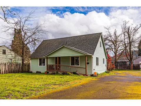 1443 F St, Springfield, OR 97477