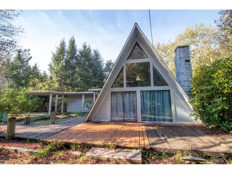 83306 Clear Lake Rd, Florence, OR 97439