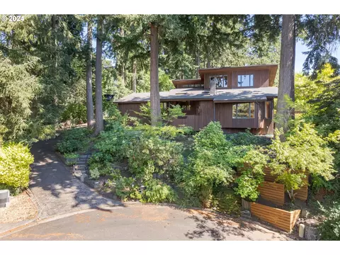 1471 Kervon Ct, Eugene, OR 97405
