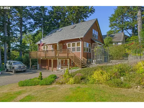 5840 8th St, Tillamook, OR 97141