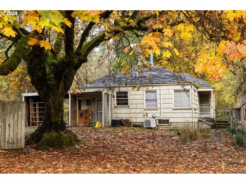 4960 W Amazon Dr, Eugene, OR 97405