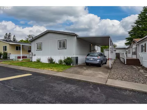 212 NW Bree Dr, Winston, OR 97496