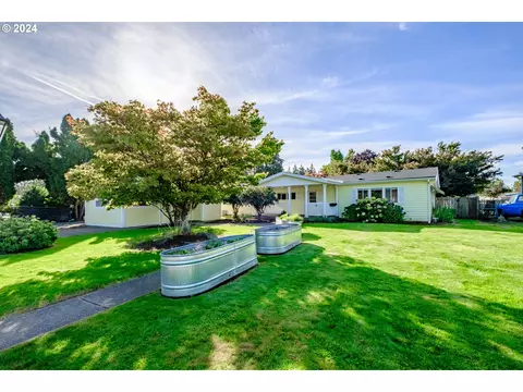 13631 Wisteria Dr, Aurora, OR 97002