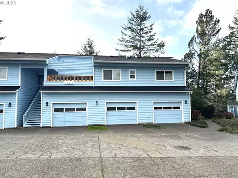 1445 Seacrest Ln #B2, Brookings, OR 97415