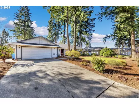 2114 NE Village Green Dr, Vancouver, WA 98684