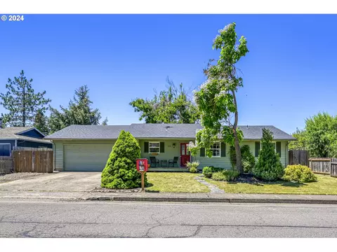 413 S 2nd St, Creswell, OR 97426