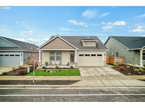 1071 Chestnut St, Independence, OR 97351
