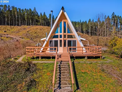 93188 Templeton Rd, Cheshire, OR 97419