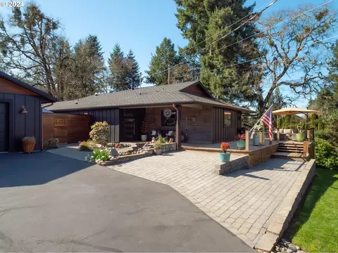 351 Upper Camp Loop Rd, Roseburg, OR 97470