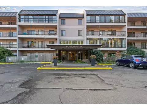 45 Eagle Crest Dr # 204, Lake Oswego, OR 97035