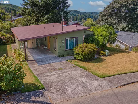 886 S Hill Dr, Reedsport, OR 97467