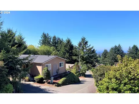 98041 Hall Way #32, Brookings, OR 97415