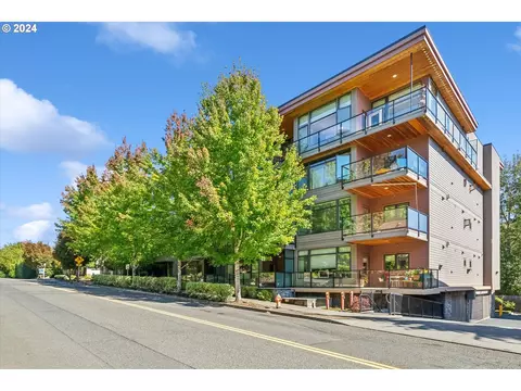 7910 SW 31st Ave #403, Portland, OR 97219