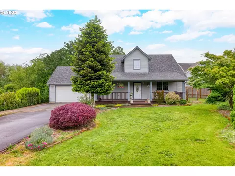 545 E Madison St, Carlton, OR 97111