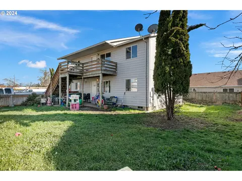 1891 17th St, Springfield, OR 97477