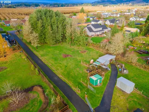 501 NE Blume Ln, Newberg, OR 97132