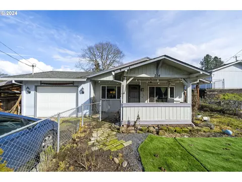 294 S 13th St, Saint Helens, OR 97051