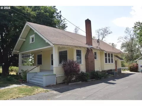 344 S 3rd St, Athena, OR 97813