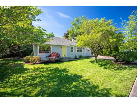11805 SW Lincoln Ave, Tigard, OR 97223