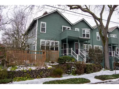 1305 SE Oak St #A, Portland, OR 97214